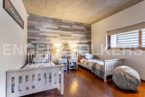 Arquitecto Mardones En Condominio Valle Escondido
