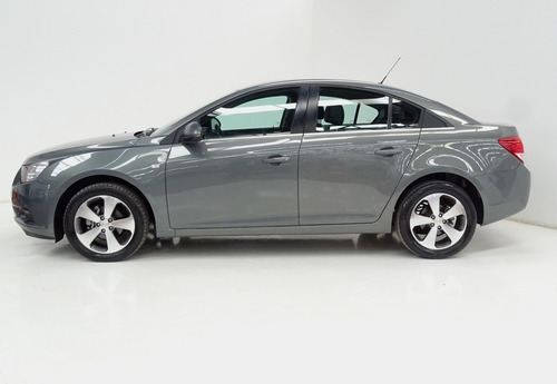 Imagem 4 de 12 de Cruze 1.8 Lt 16v Flex 4p Automático