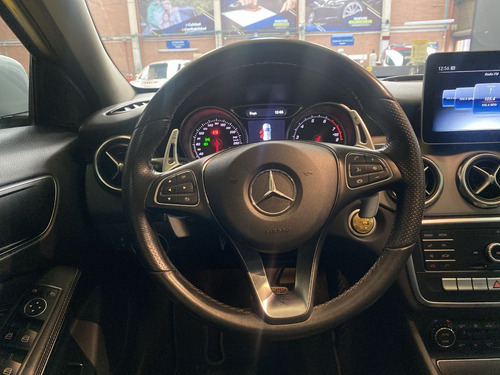 Imagen 21 de 25 de Mercedes Benz Clase Gla 200 Urban 1.6