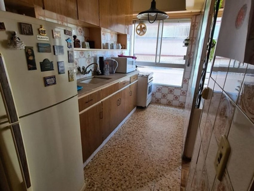 Apartamento Tres Dormitorios. Venta. Centro. Impecable.