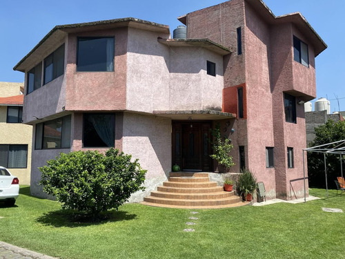 Casa En Venta En Tlalpan, Amplia,iluminada Y Con Jardín