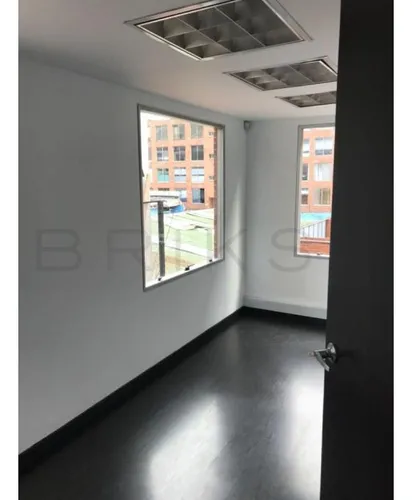 Oficina En Arriendo/venta En Chico Norte. Cod A3435