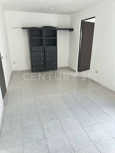 Casa En Venta En Col. Hacienda Los Cantu En Escobedo
