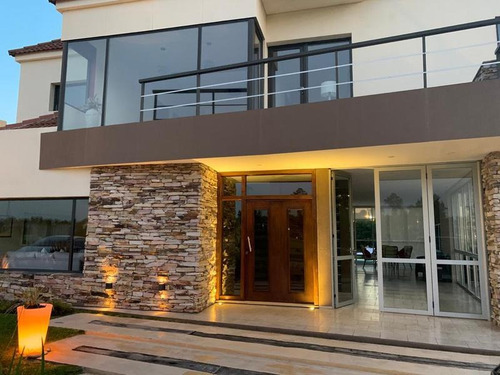 Imagen 3 de 29 de Venta Con Renta - Casa En Saint Thomas Este