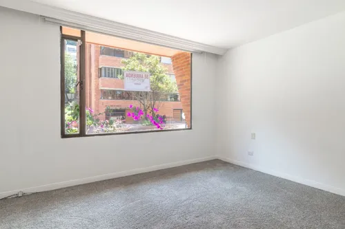 Apartamento En Arriendo En Los Rosales. Cod A17136