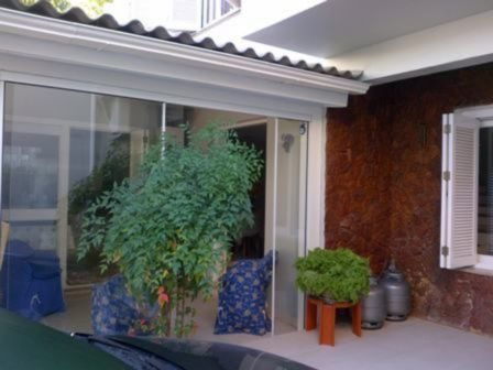 Casa Em Cavalhada Com 3 Dormitórios - Mi11404