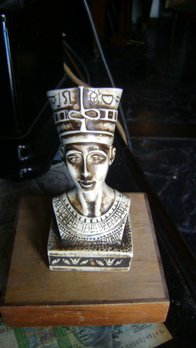 Figura De Nefertari Mujer De Ramses De El Cairo En Piedra