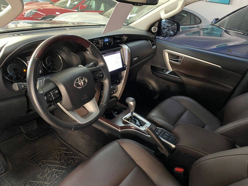 Imagem 10 de 12 de Toyota Hilux Sw4 2.8 Srx 4x4 7 Lugares 16v Turbo