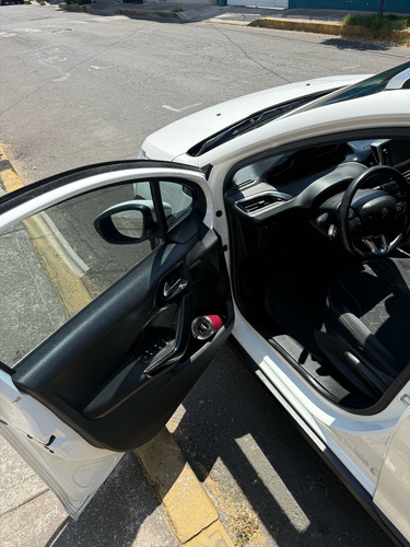 Peugeot 2008 1.2 Puretech Allure Pack