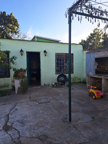 Venta De Casa Con Dos Dormitorios En Colón, A Una Cuadra De Avenida Garzón Y Dos Minutos De Sayago