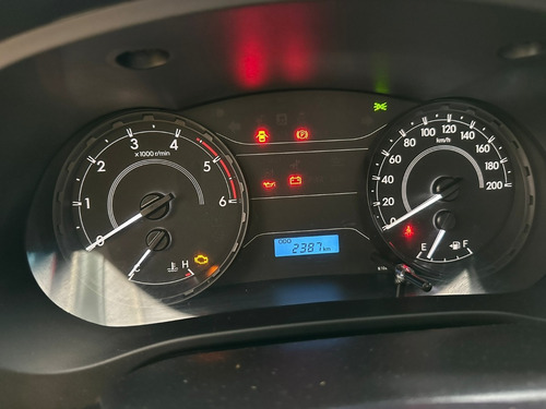 Imagen 8 de 10 de Toyota Hilux 2.4 C/s 4x4 Tdi Dx 150cv