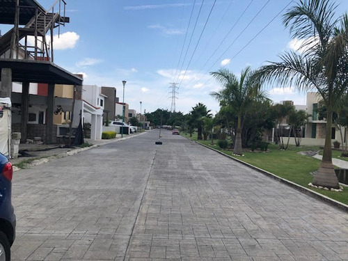 Terreno En Esquina, Privada Con Vigilancia, Par Vial Jiutepec