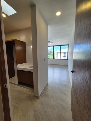 Residencia En Venta, Completamente Lista En Privada Con Casa Club De Lujo!