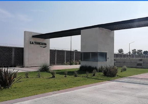 Terreno En Venta En La Toscana, Lagos De Moreno, Jal. A 5 Min. Del Centro Y 1 Min Elektra Y Comfosa