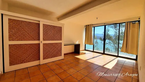 Excelente Oportunidad, Enorme Casa Con Preciosa Vista Al Lago!