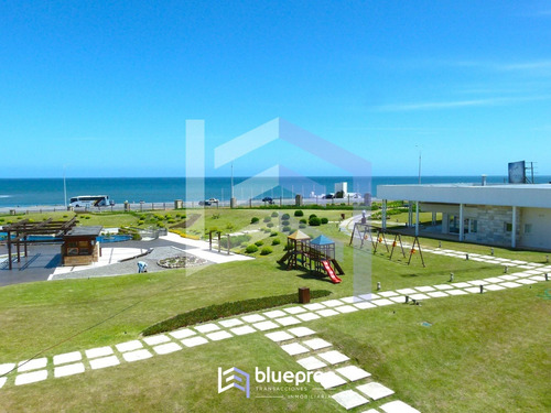 Imagen 2 de 14 de Apartamento Para La Venta Frente A Playa Mansa En Punta Del Este. 4 Dormitorios.