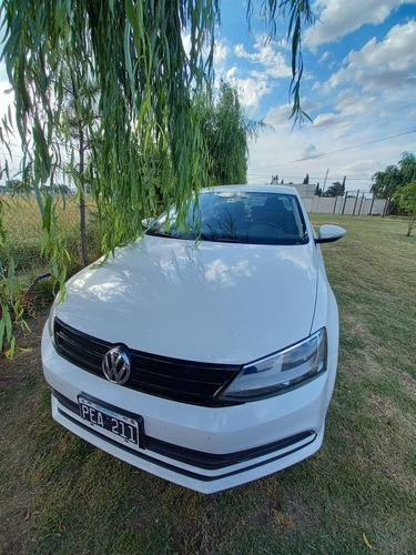 Imagen 2 de 10 de Volkswagen Vento 2015 2.0 Advance 115cv