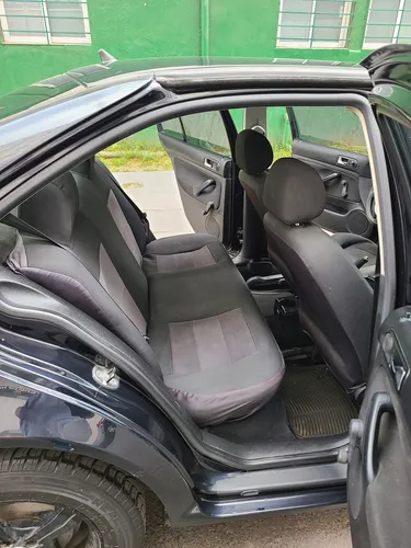 Volkswagen Jetta 2.0 L4 Mt