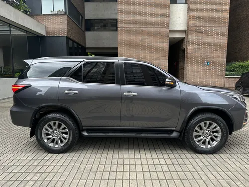 Toyota Fortuner 2.4 Diésel Srv 4X2
