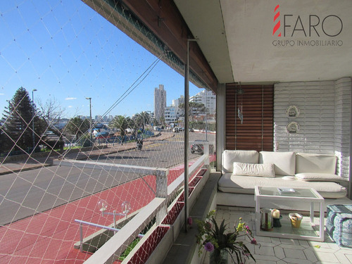 Apartamento En Puerto 2 1/2 Dormitorios C/terraza