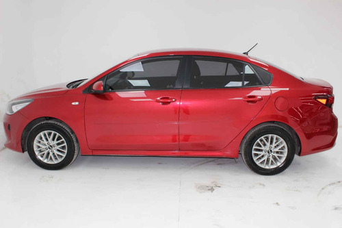 Imagen 8 de 13 de Kia Kia Rio Sedan 2018 4 Cilindros