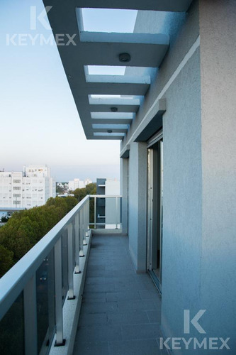 Departamento De Dos Dormitorios Tipo Dúplex En La Plata Con Terraza Y Parrilla Propias