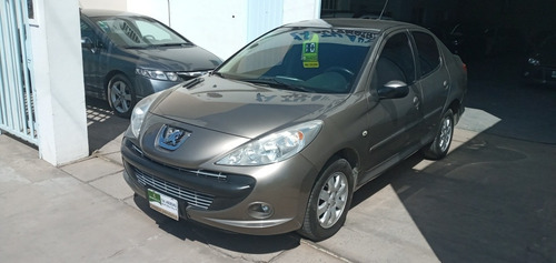 Peugeot 207 1.4 Sedan Xs 2010
