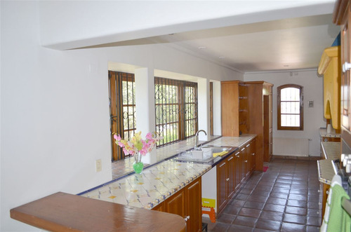 Casa En Venta Lo Barnechea De 5 Dorm. En Lo Barnechea