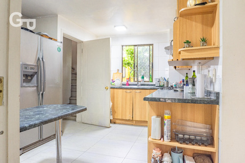 Amplia Casa En El Carmen, Ideal Para Familia Numerosa