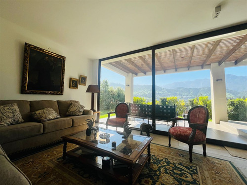 Casa En Venta De 5 Dorm. En Condominio /colegio Mayflower
