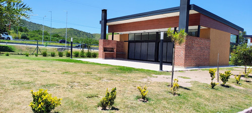 Hermoso Lote Para Construcción, Con Vista A Las Sierras, Barrio Privado, Colinda Con Espacio Verde