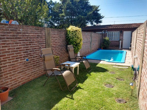 Dúplex En Caseros Con Lote De 45 Metros De Largo Cochera Quincho Pileta Y Parque
