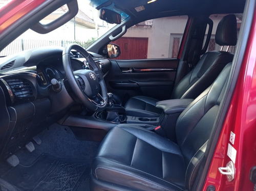 Imagen 15 de 18 de Toyota Hilux Srx 4x4 2.8 Tdi Caja Manual De 6ta Año 2018