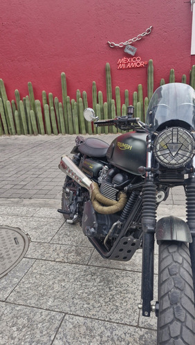 Triumph 900