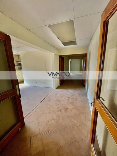 Imagen 7 de 24 de Piso De Oficinas Completo, A Metros De Plaza De Armas