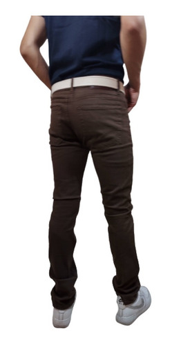 Imagen 2 de 6 de Pantalón Hombre Gabardina Elastizada Marrón Chocolate