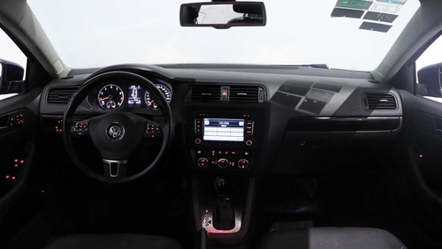 Imagen 10 de 15 de Volkswagen Vento 2.5 Advance Plus Tiptron 170cv - 341534