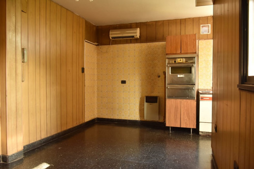 Venta Casa Barrio Las Delicias, Zona Sur.
