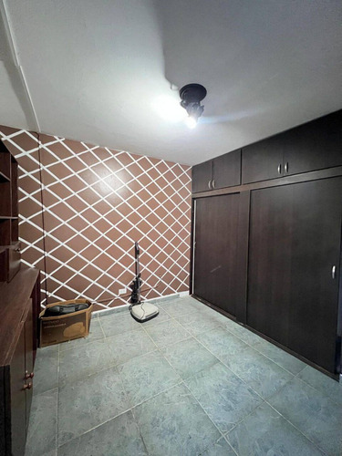 En Alquiler Apartamento, En El Conjunto Residencial Valparaíso, San Diego; 300$ Mml Solo Clientes