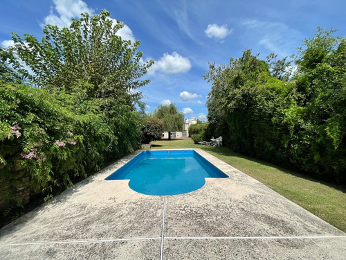 Venta Casa Apto Credito - 4 Ambientes - Centro - Luján