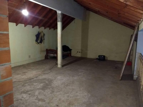 Imagen 8 de 11 de Amplio Chalet Con Gran Terreno A La Venta En Gonzalez Catan