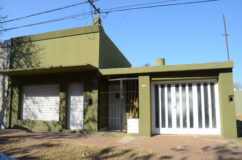 Imagen 1 de 17 de Casa Con Salón Comercial En Venado Tuerto