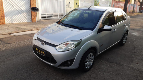 Imagem 2 de 12 de Ford Fiesta Sedan 2013 Se 1.6 16v Flex 4p Flex Manual