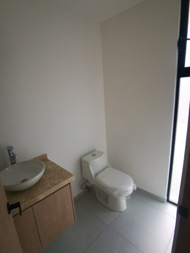 Renta De Casa Residencial En Privada Con Casa Club Ciudad Maderas