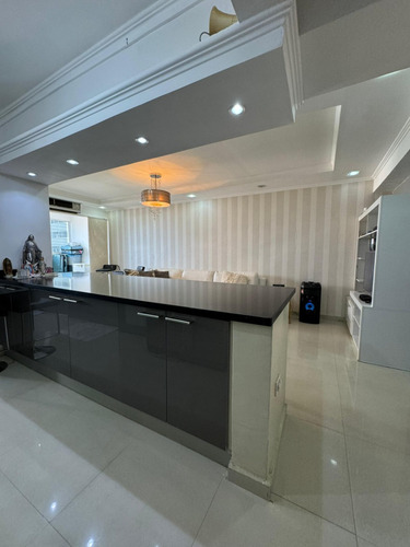 Josseyris Jimenez Vende Townhouse En Mañongo Res Doral Park