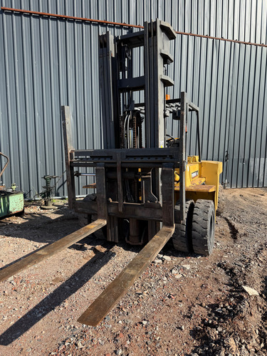 Autoelevador Cat Dp70 7000kg Torre Triple C/desp 10400 Horas