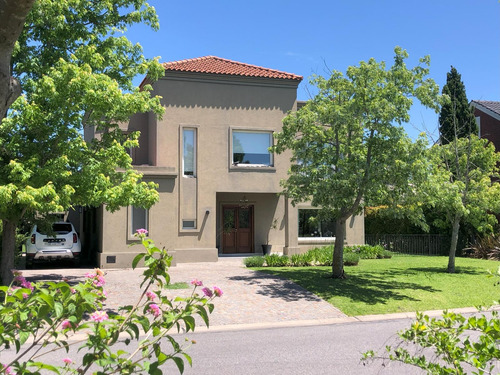Casa En Venta | 3 Dormitorios En Las Glorietas, Nordelta