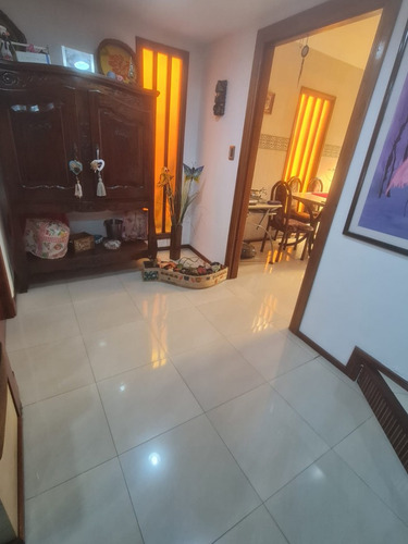 Chalet 4 Ambientes Con Parque. Barrio San Cayetano.