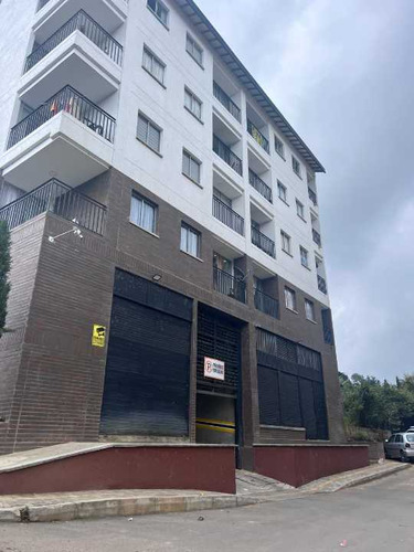 Apartamento De Cuarto Piso Con Parqueadero Y Ascensor En El Santuario