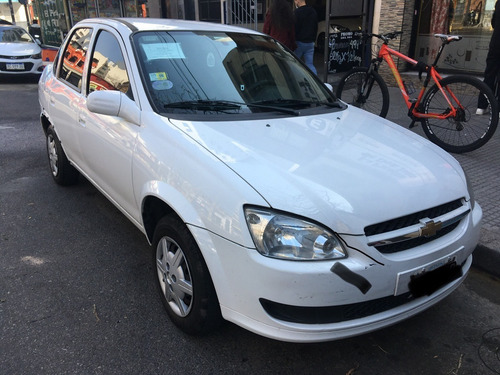 Imagen 4 de 8 de Chevrolet Corsa Classic 1.4 2015